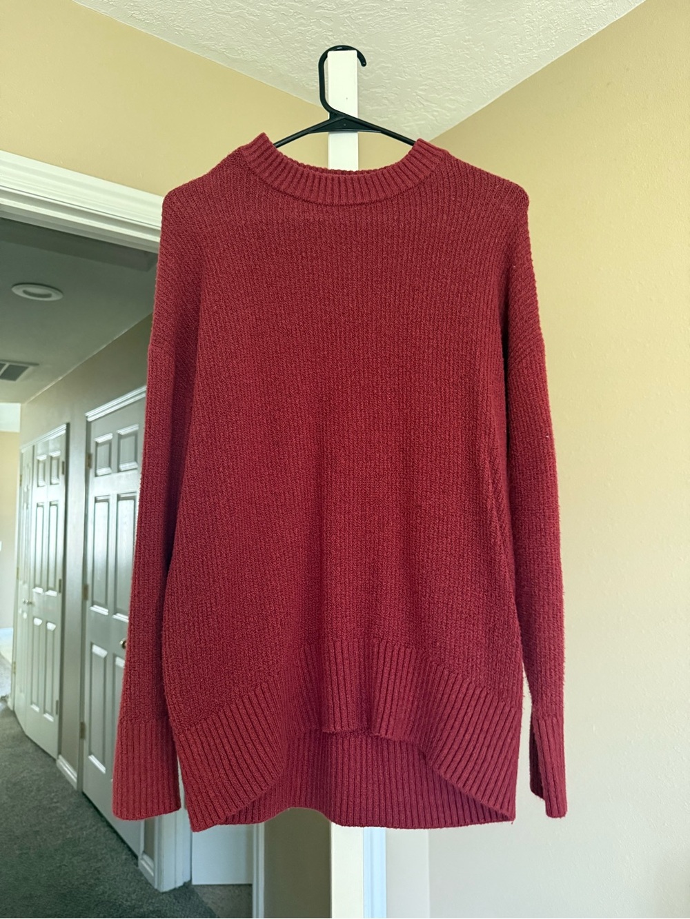 Old Navy Women's Maroon Crewneck Knit Sweater